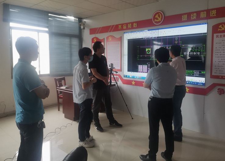 1663147472343556.jpg 艾杰旭访问5 - 副本.jpg