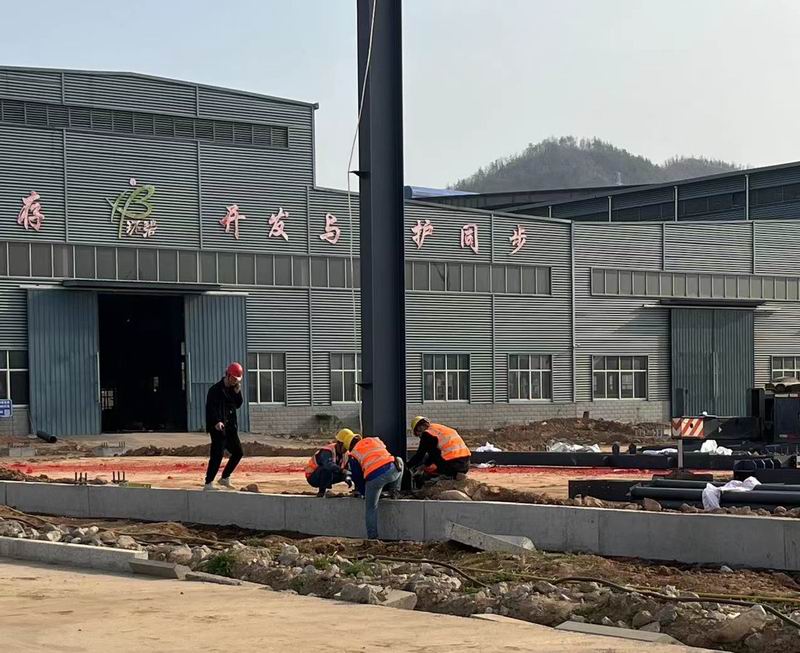 河南九游平台高端智能装备制造项目标准化厂房钢立柱完成吊装